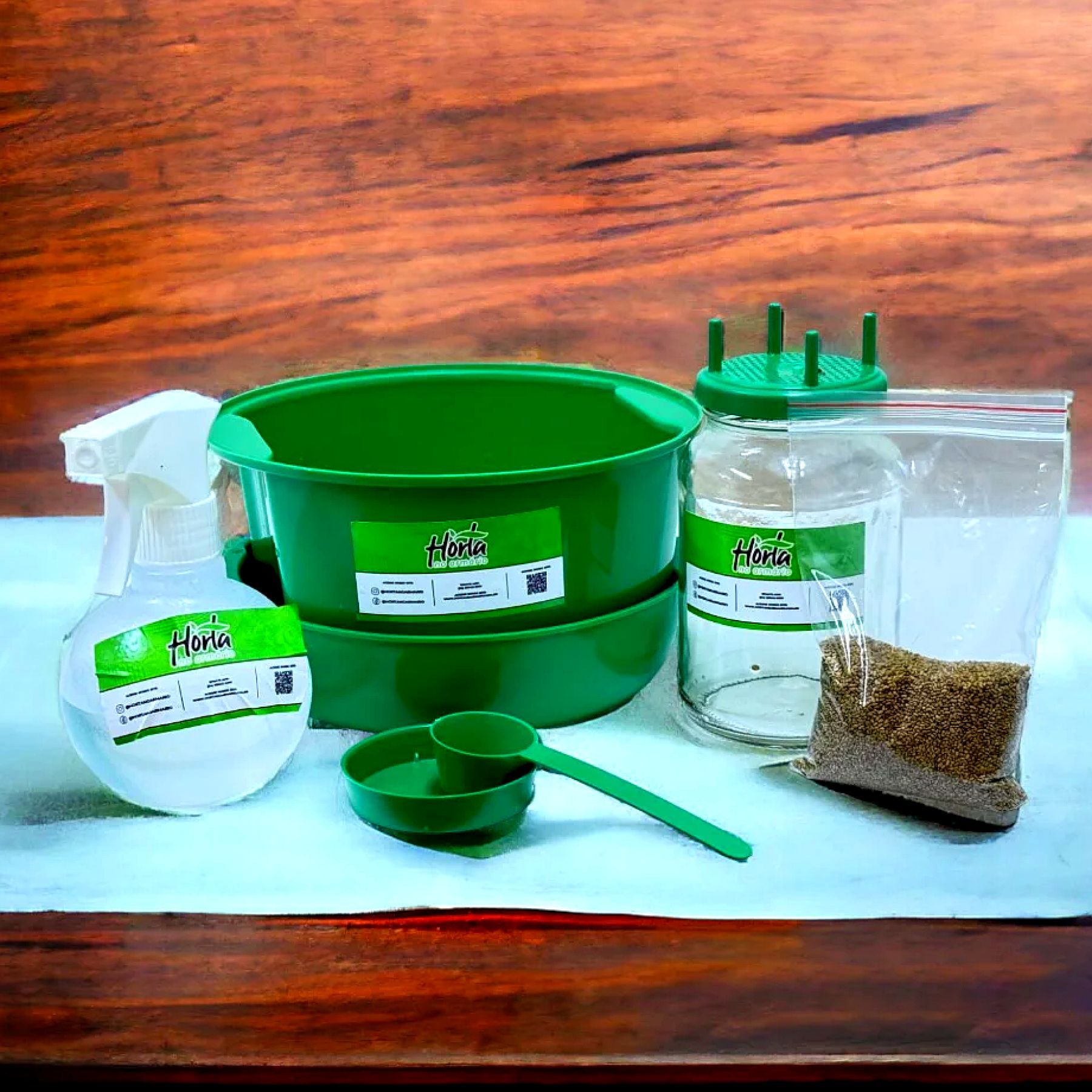 kit broto - &Iacute;tens inclusos:  &bull; Borrifador &bull; Recipientes &bull; Medidor &bull; Sementes